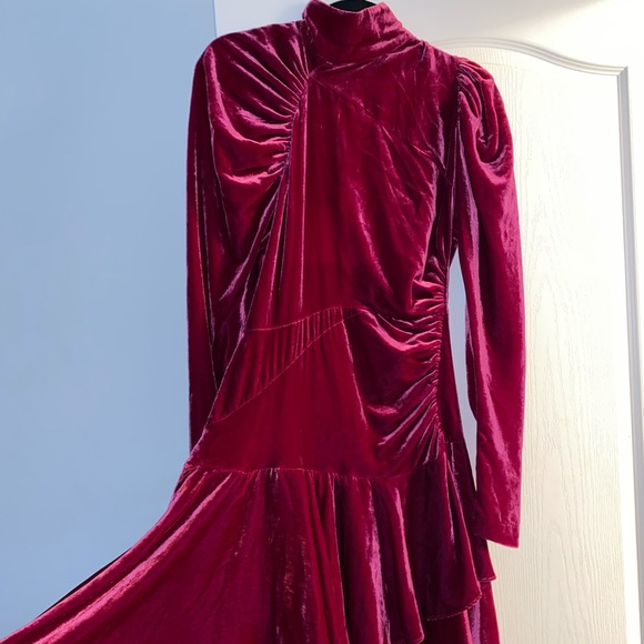 SOLD*** ROTATE DRESS figure flattering - Picture 3 of 17